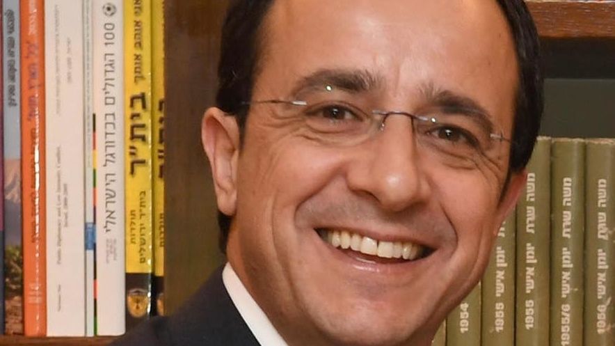 V prezidentských volbách na Kypru zvítězil bývalý ministr Christodulides